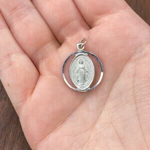 Vintage Chapel 925 Sterling Silver Mary Miraculous Metal Pendant Bracelet Charm